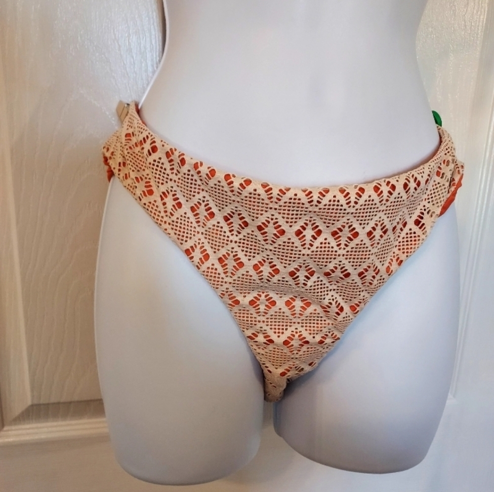 BECCA NWT Crochet Reversable Cream Orange Bikini Bottom Medium Boho